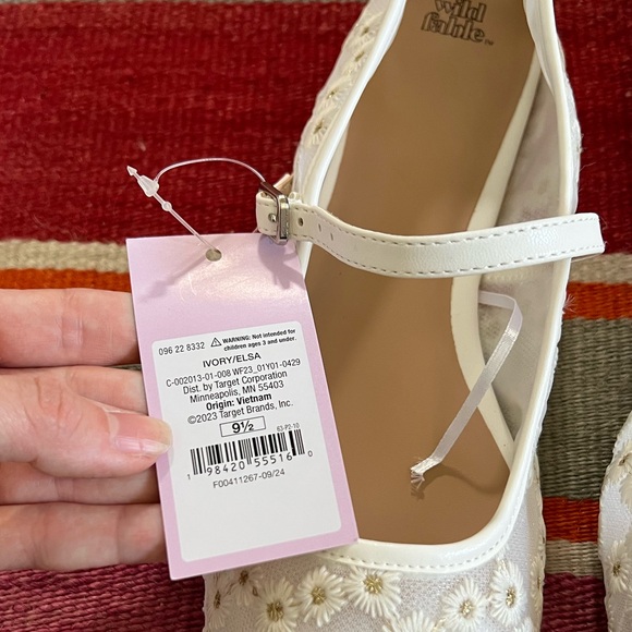 Wild Fable Ivory Elsa Eyelet Floral Mary Jane Flats - Picture 4 of 6